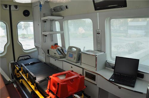 思南县救护车内部